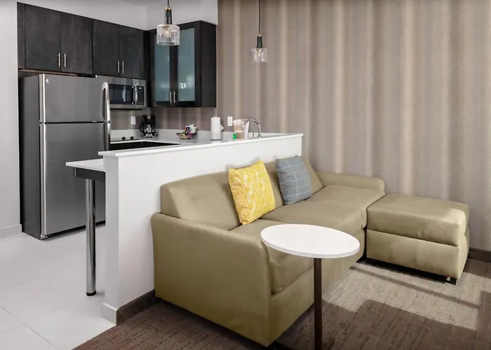 By Marriott Phoenix East Hotel 3*