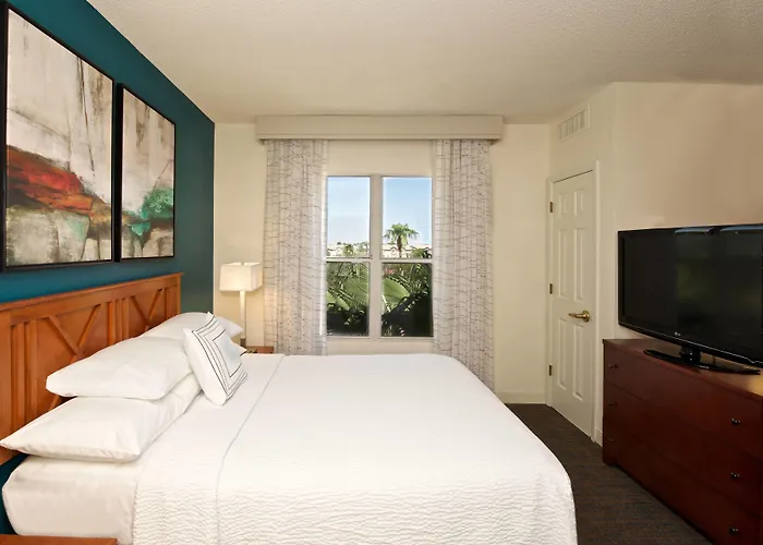 By Marriott Phoenix East Hotel 3*
