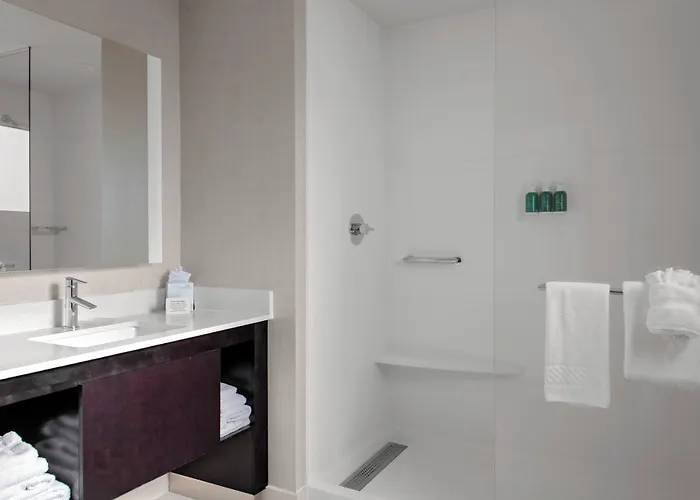 By Marriott Phoenix East Hotel 3*