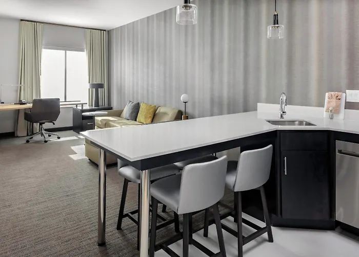 By Marriott Phoenix East Hotel 3*